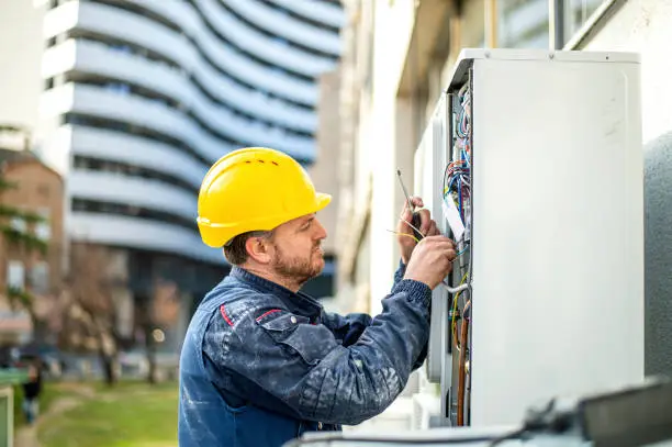 Panneaux et contrôles électriques commerciaux et industriels